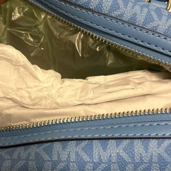 NWT Michael Kors Women Travel Medium Satchel Shoulder Crossbody Bag Handbag $678 - Picture 9 of 10